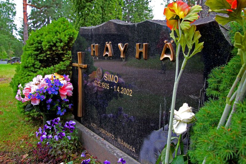 File:Simo Häyhä's grave.jpg