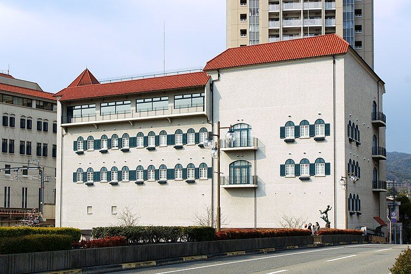 File:Takarazuka Music School01n3000.jpg