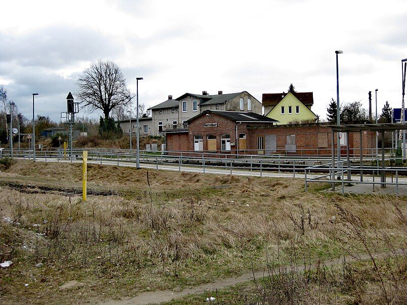 File:Train station Herrenburg.JPG