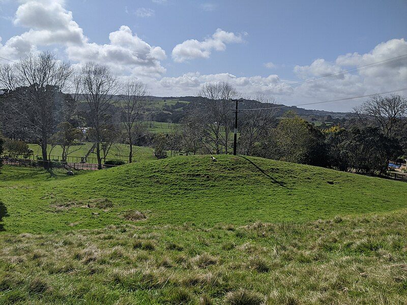 File:Waikoukou Valley.jpg