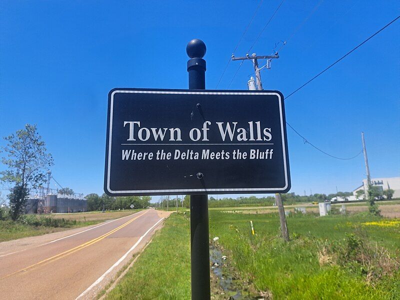 File:WallsMSWelcomeSign.jpg