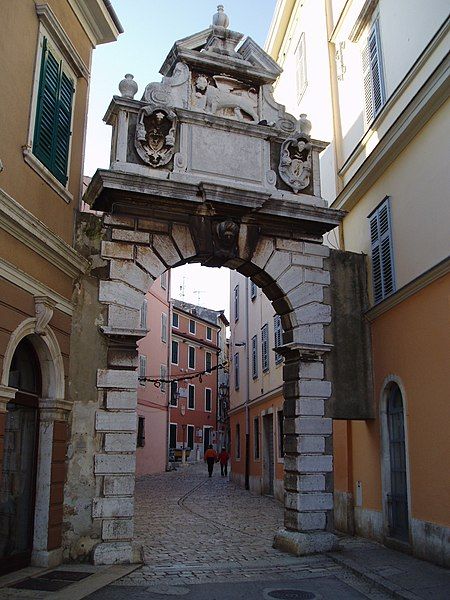 File:Balbi Arch.JPG