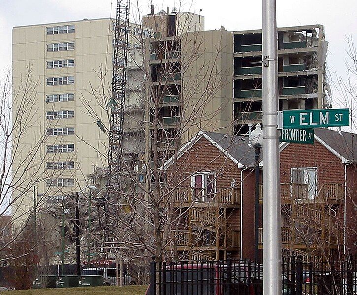 File:Cabrini–Green Tear Down.jpg