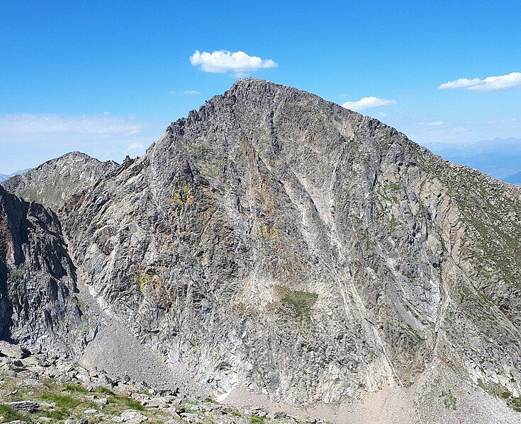 File:Canigou face Est.jpg