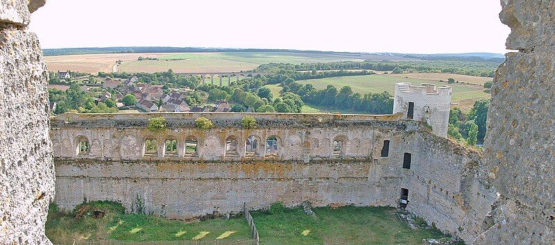 File:Château-de-Druyes 3.JPG