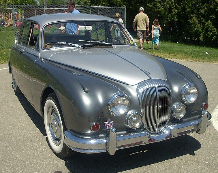 File:Daimler V8 (Hudson).JPG