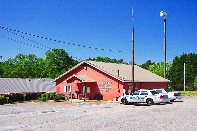 File:Danielsville-City-Hall-ga.jpg