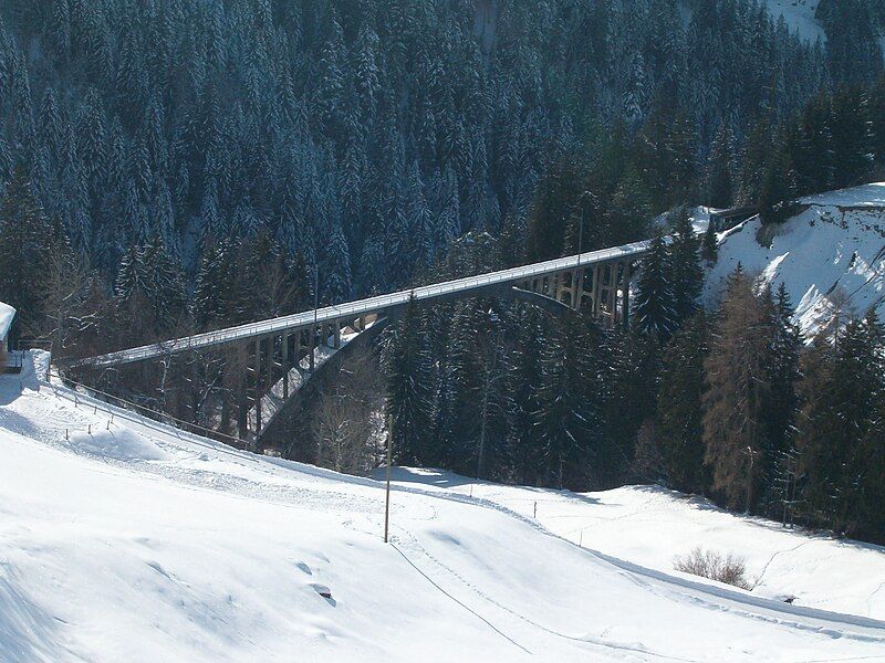 File:Gründjiviadukt4.jpg