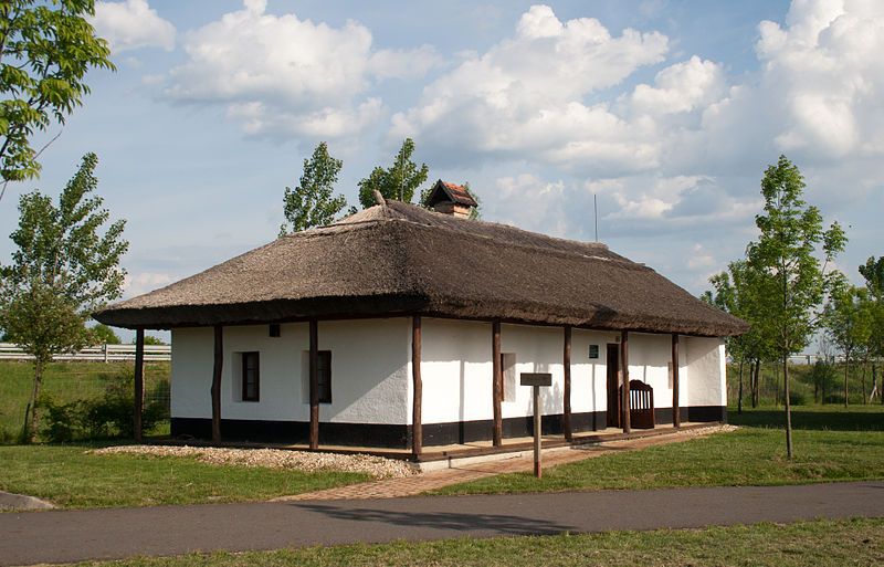 File:House from Beszterec.jpg