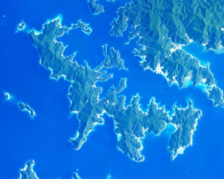 File:Kakeroma Island ISS035.jpg