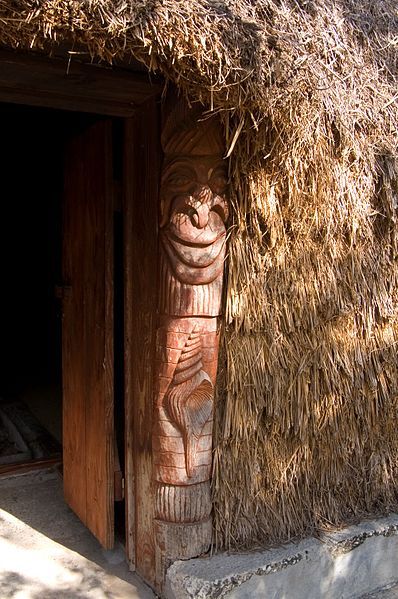 File:Kanak house detail.jpg