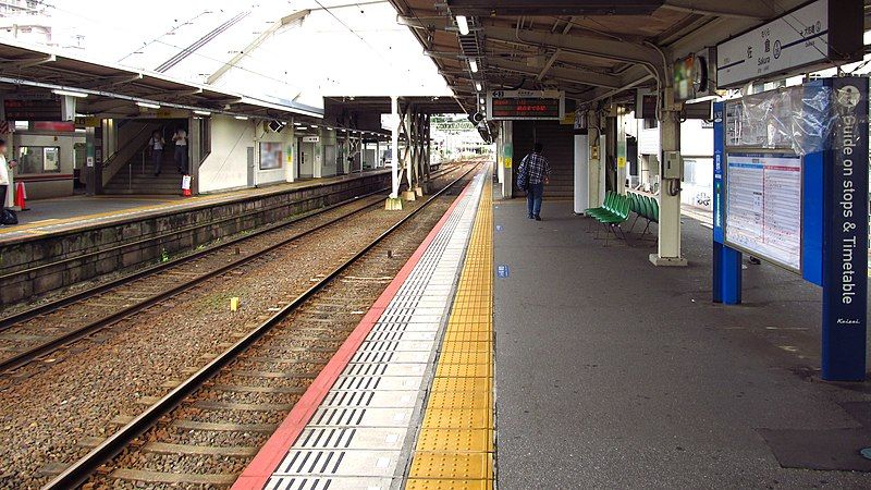 File:Keisei-railway-KS35-Keisei-sakura-station-platform-20200727-070856.jpg