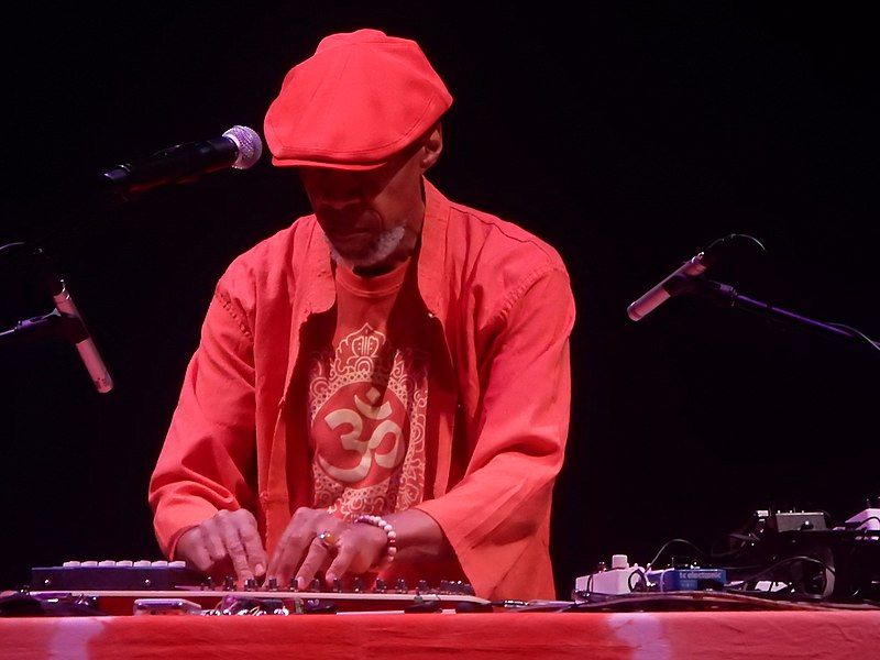 File:Laraaji.jpg