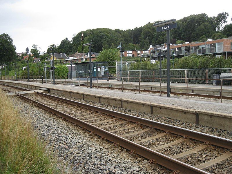 File:Laven Station.JPG