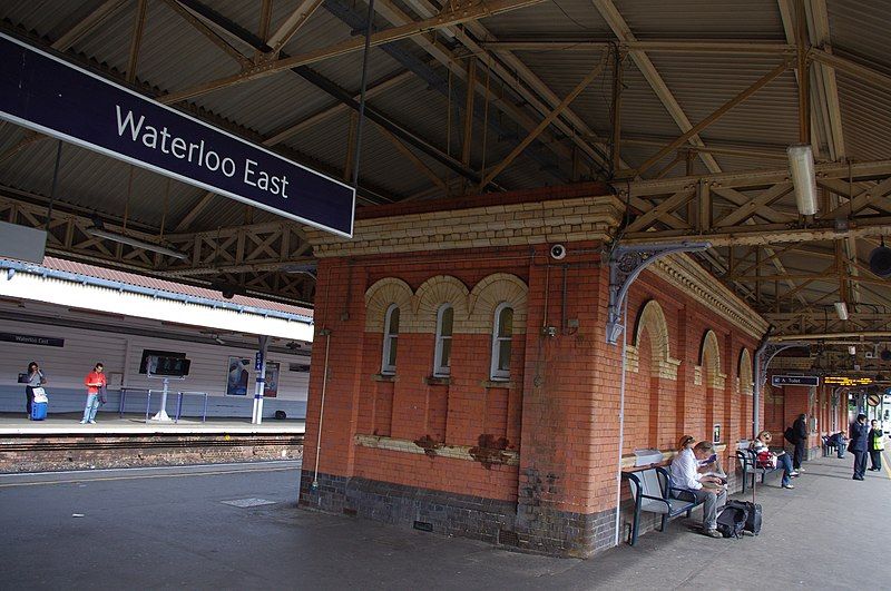 File:London Waterloo East.jpg