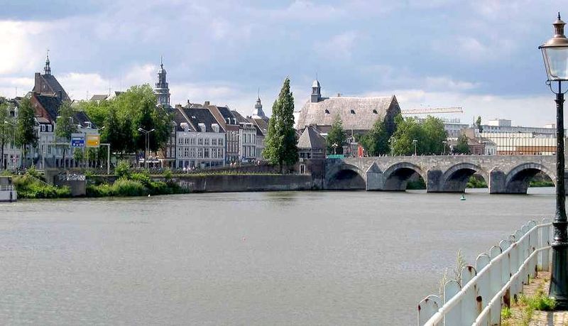 File:MaastrichtAltstadt.jpg