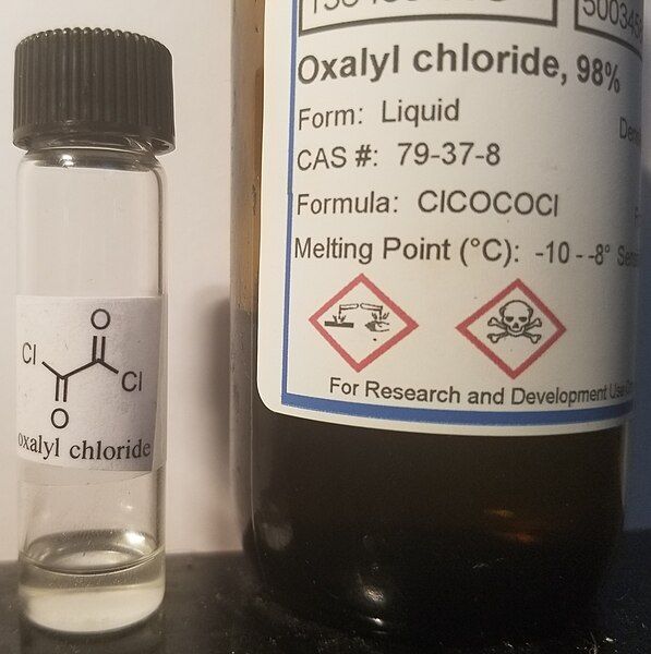 File:Oxalyl chloride.jpg