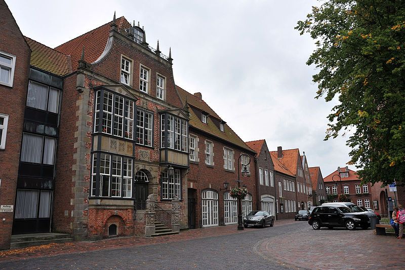 File:Rathaus Stadt Jever.jpg