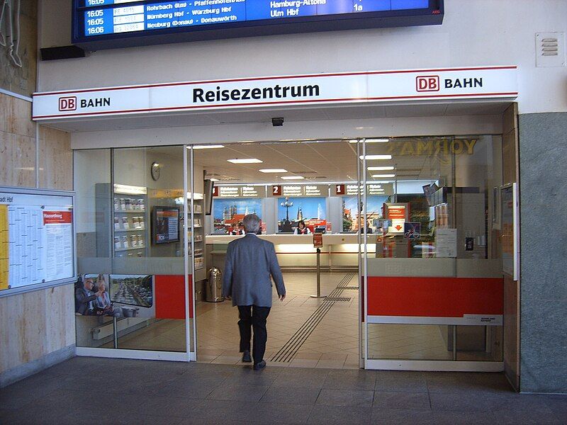 File:Reisezentrum Ingolstadt Hbf.jpg