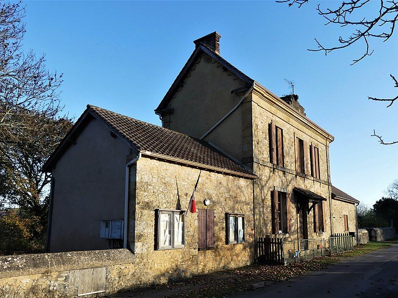 File:Salles-de-Belvès mairie.jpg