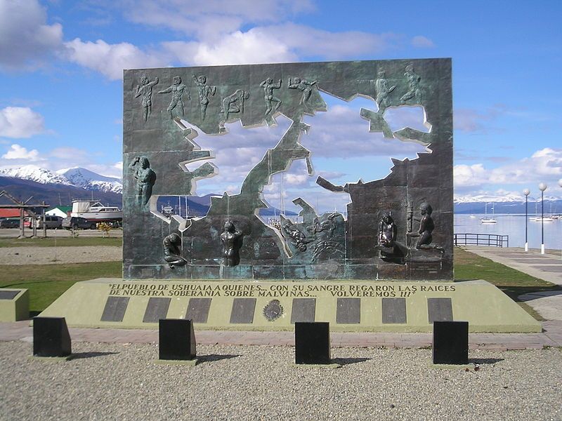 File:UshuaiaFalklandsWarVictimsMonument.jpg