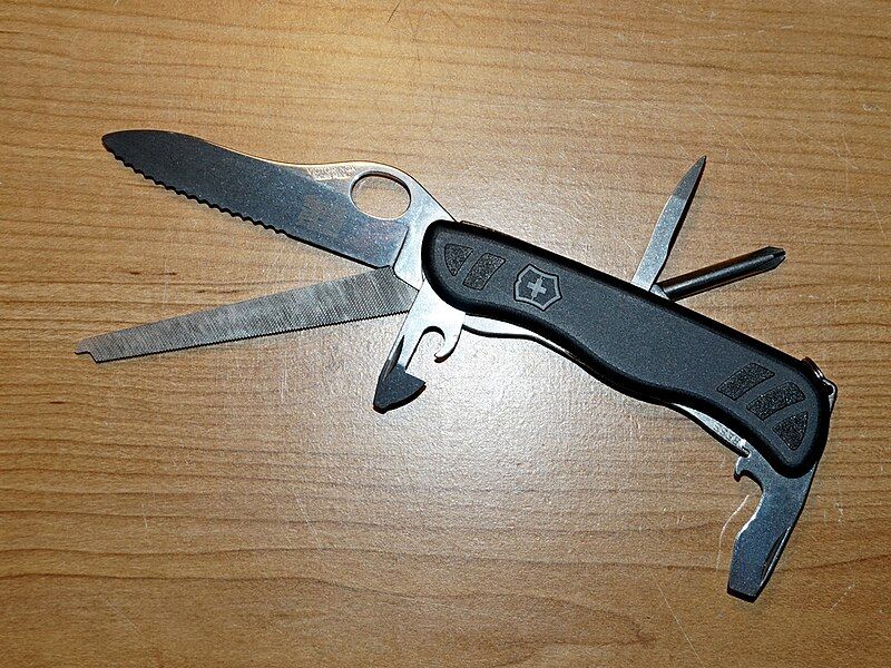 File:Victorinox-111mm.jpg