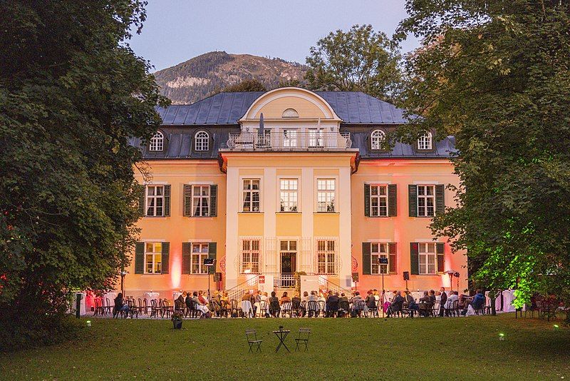 File:Villa trapp salzburg.jpg