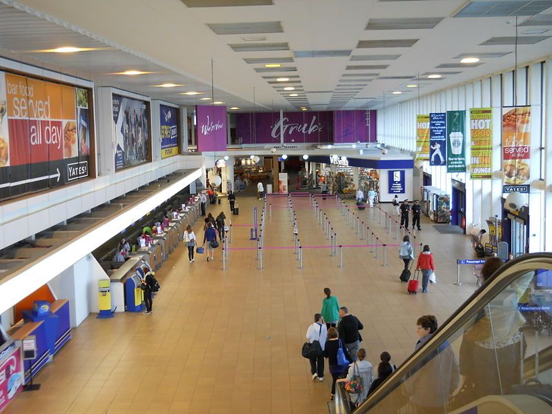 File:AreaPartenzeGlasgoPrestwickAirport.JPG