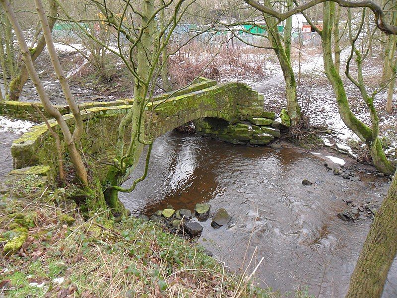 File:Boulder Bridge, Penistone.jpg