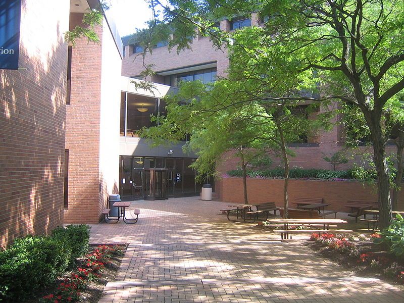 File:CWRU Outside.JPG