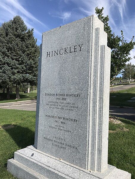 File:GordonBHinckley.Grave.jpg