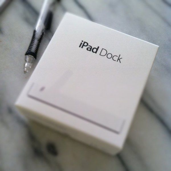 File:IPad 2 Dock.jpg