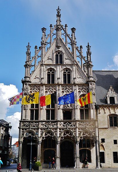 File:Mechelen Stadhuis 3.jpg