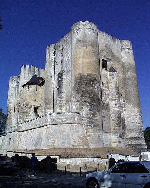 File:Niort donjon.JPG