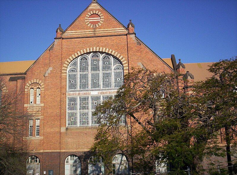 File:Old-Museum-Building-side-entrance.jpg