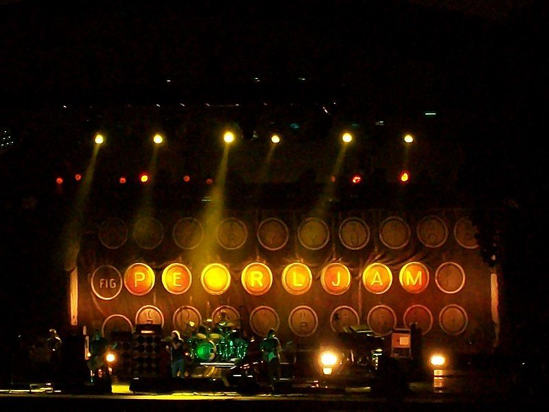 File:PearlJamAdelaide2009-01.jpg