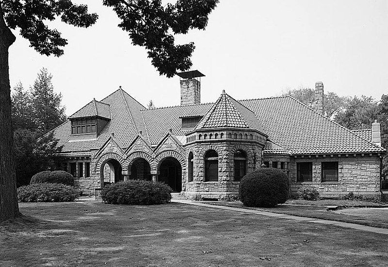 File:Pequot Library.jpg