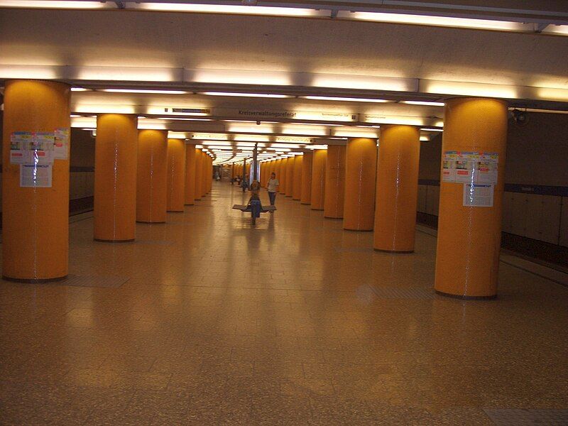 File:Poccistrasse U-Bahn Muenchen.JPG