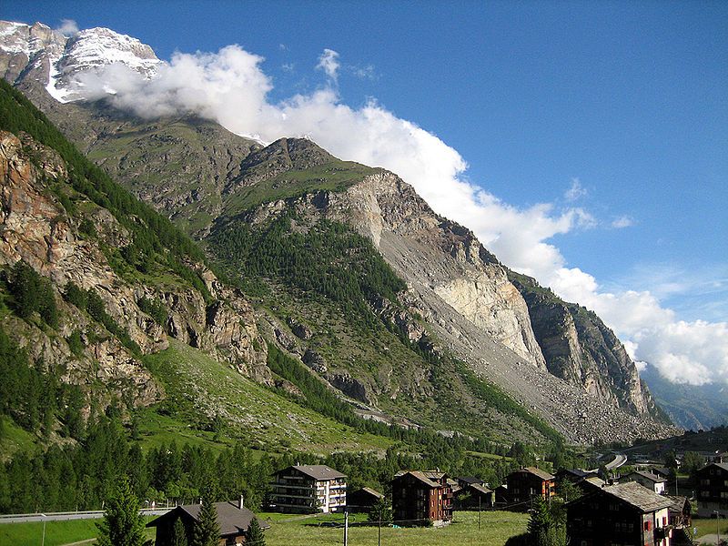 File:Randa-Rockslide-Town.JPG