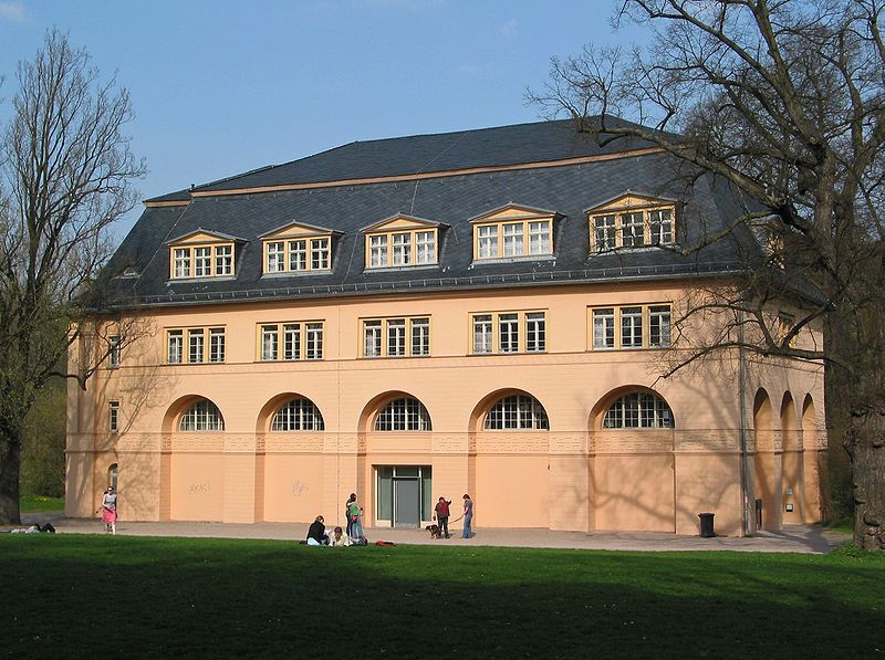 File:Reithaus im Ilmpark.jpg