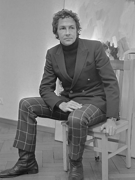 File:Robert Rauschenberg (1968).jpg