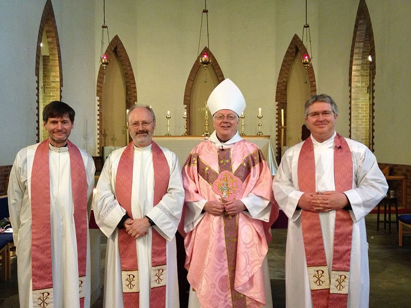 File:Rose-vestment-bishop-willesden.jpg