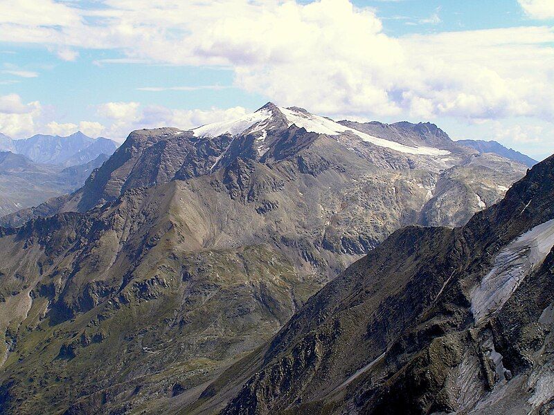 File:Schareck from NW.jpg