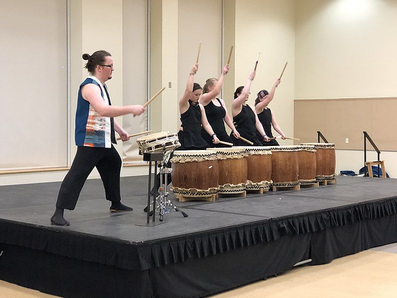 File:Taiko Drummers.jpg