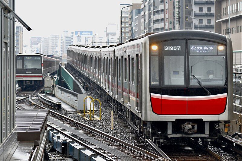 File:大阪市交通局30000系電車31607F.jpg