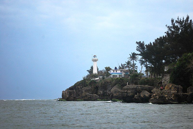 File:2LighthouseCazones04.JPG