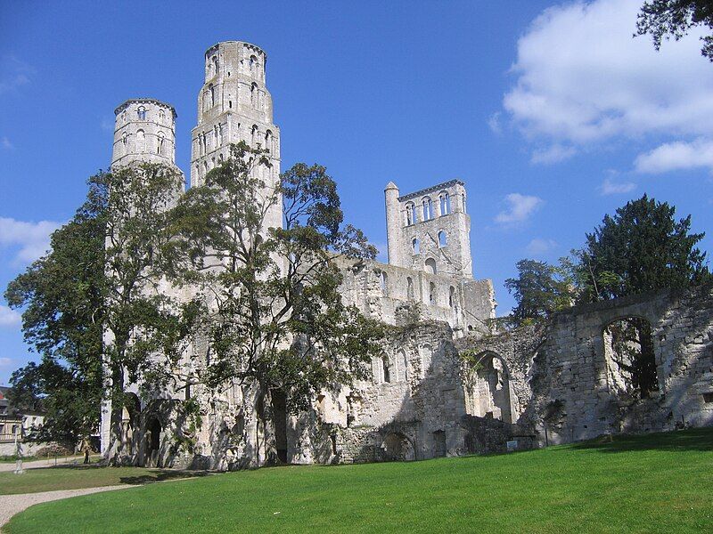 File:Abbaye de Jumièges.jpg