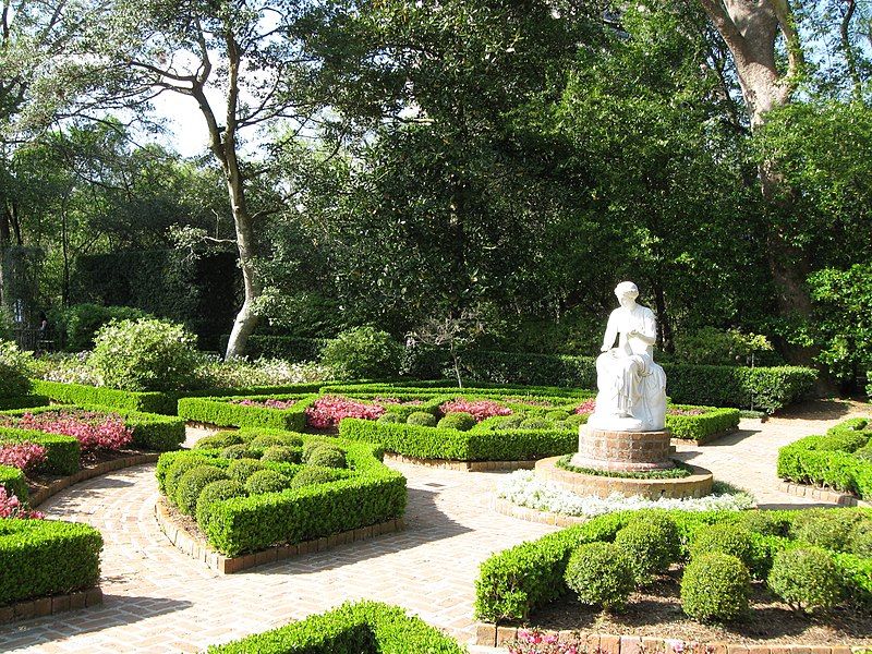 File:BayouBendClioGarden.JPG