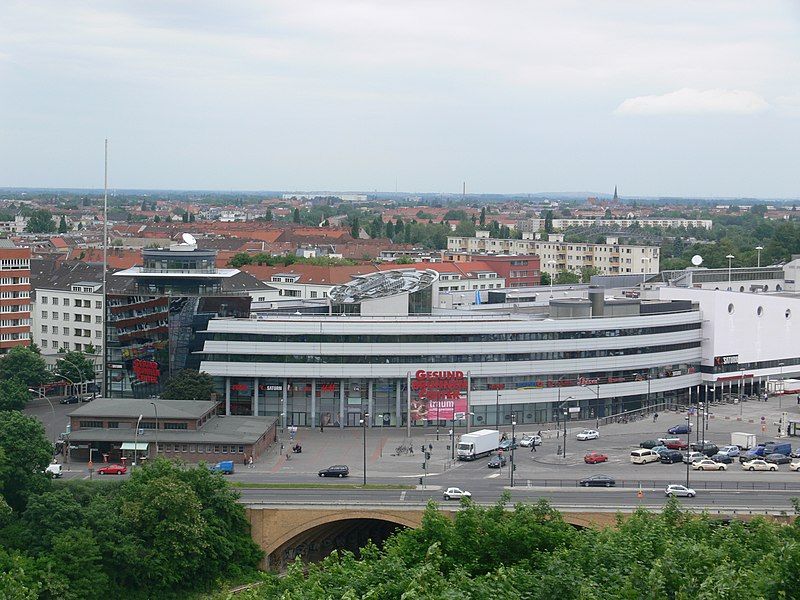 File:Gesundbrunnen-Center von Humboldthöhe.jpg