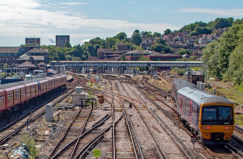 File:Guildford station.jpg